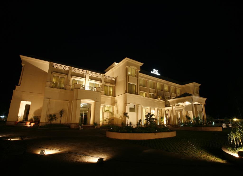 Ambrosia Sarovar Portico Харидвар Экстерьер фото