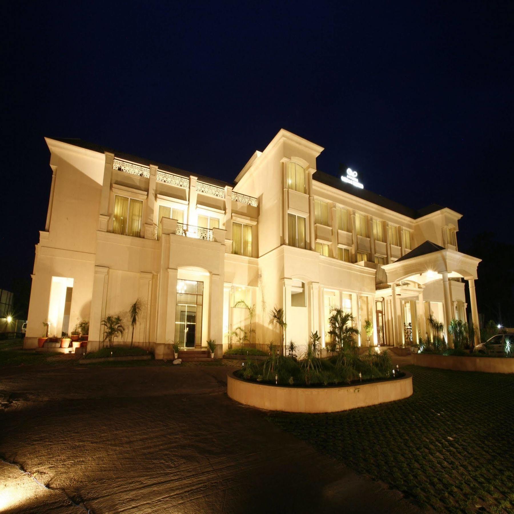 Ambrosia Sarovar Portico Харидвар Экстерьер фото