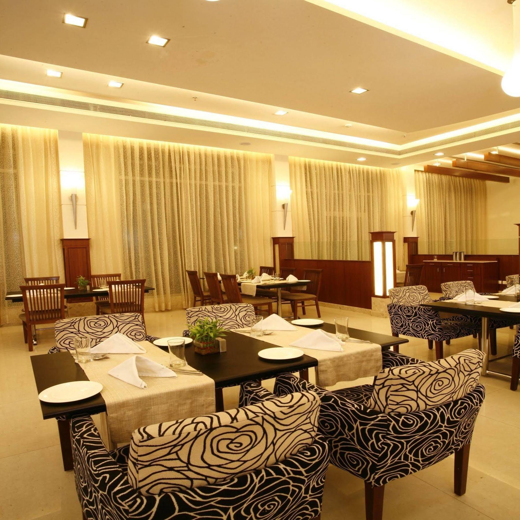 Ambrosia Sarovar Portico Харидвар Экстерьер фото